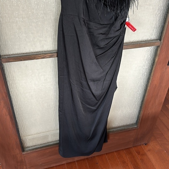 Mac Duggal FEATHER TRIM ONE SHOULDER DRAPED DRESS in black size 8. NEW $298 - Picture 8 of 11